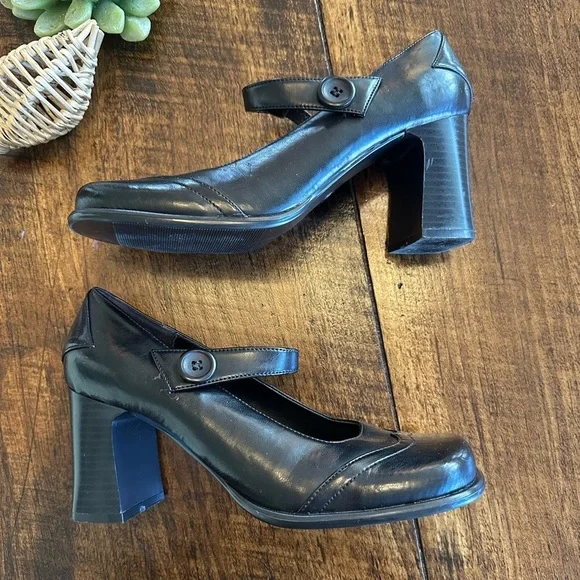 Emergency Exit | 90s Y2K Block Heel, Square Toe Mary Jane Shoes, Size 7 - Picture 1 of 10